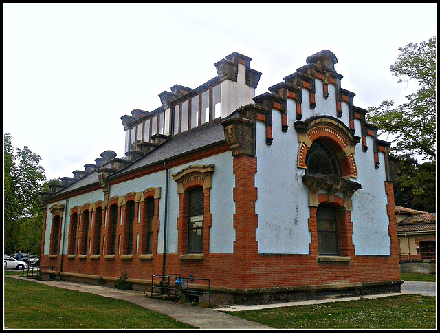 Edificio en Hospital de Navarra 1