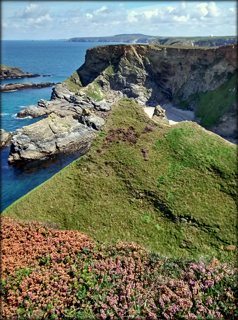 Ralph's Cupboard, Portreath