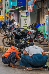 Moped-Reparaturwerkstätte in Kalaw (© Buelipix)