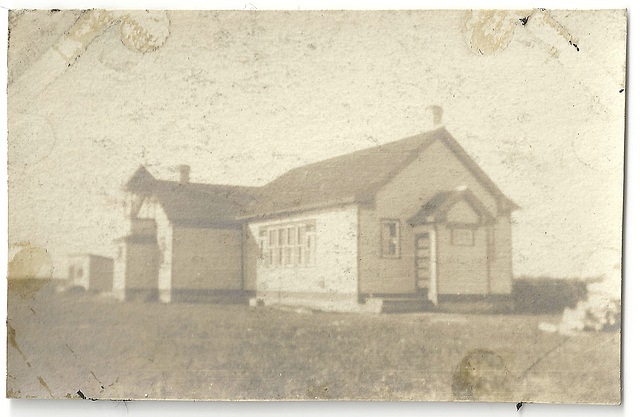 GL002 UNIDENTIFIED MANITOBA SCHOOL