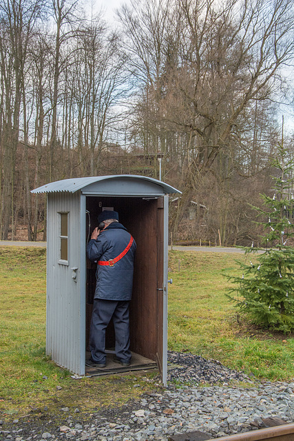 Hier hängt das Handy noch an der Strippe im Haus.