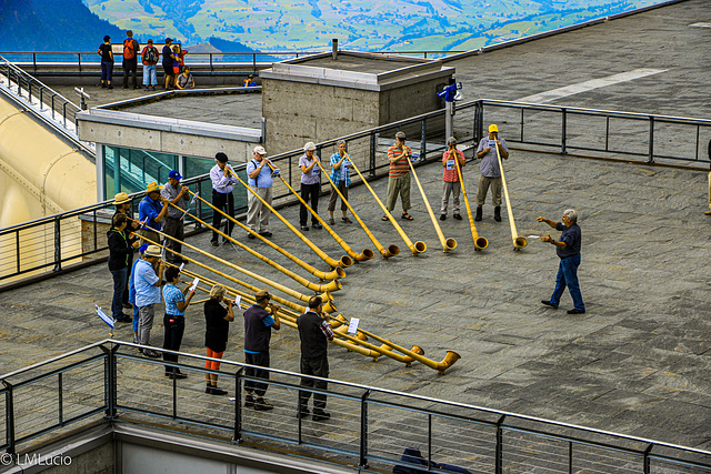 Alphorn blose uf äm Säntis. HFF