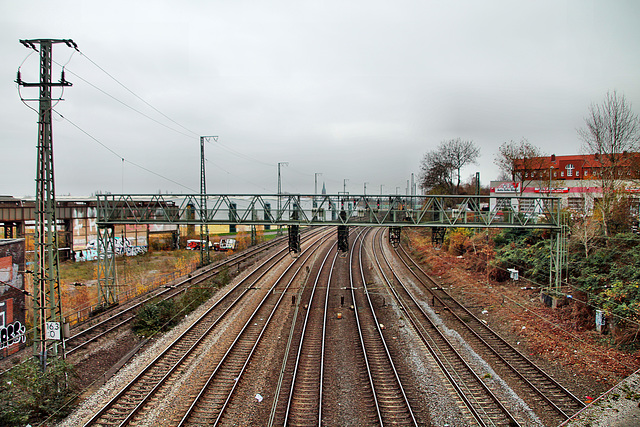 Bergisch-Märkische Eisenbahnstrecke von der Brücke Rheinische Straße aus (Dortmund-Innenstadt-West) / 3.12.2022