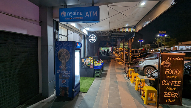 Pepsi et ATM au petit matin