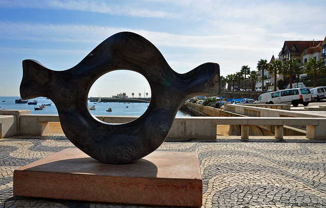 Durchblick in Cascais (© Buelipix)