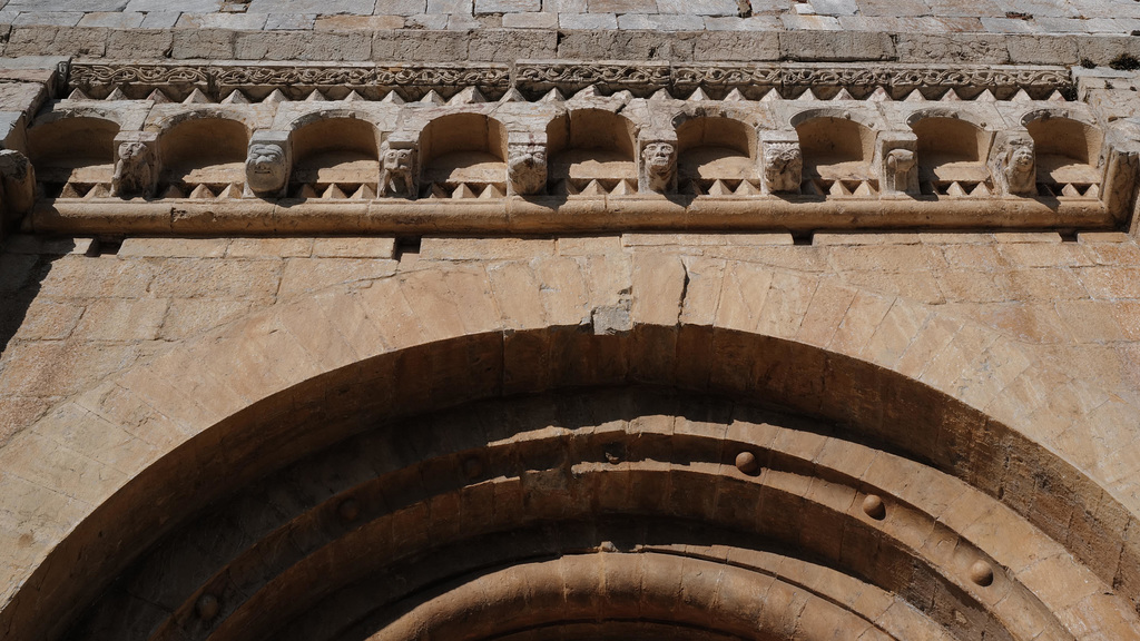 Esglesia Parroquial de Santa Cecilia, Molló