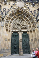 Puerta de la Catedral de San Vito en Praga