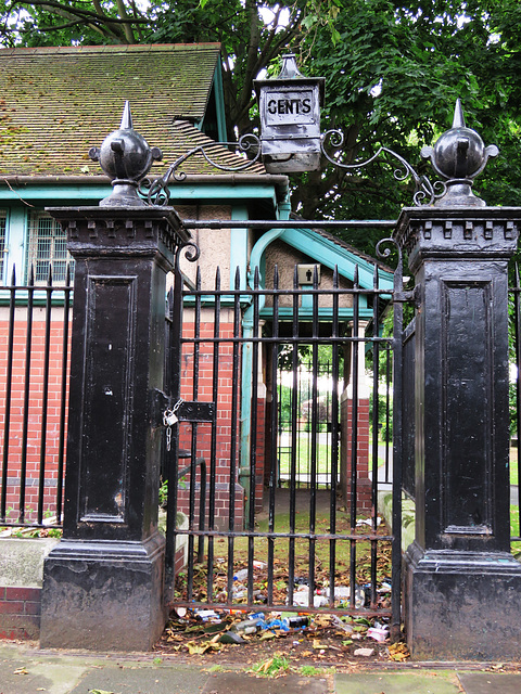 loos, west ham park , london