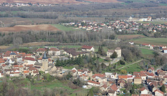 Hières-sur-Amby (38). 10 mars 2016. Vue sur le village depuis le plateau du Larina.