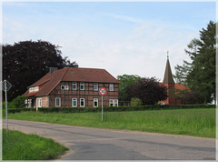 Pfarrhaus und St. Johannis-Kirche in Bleckmar