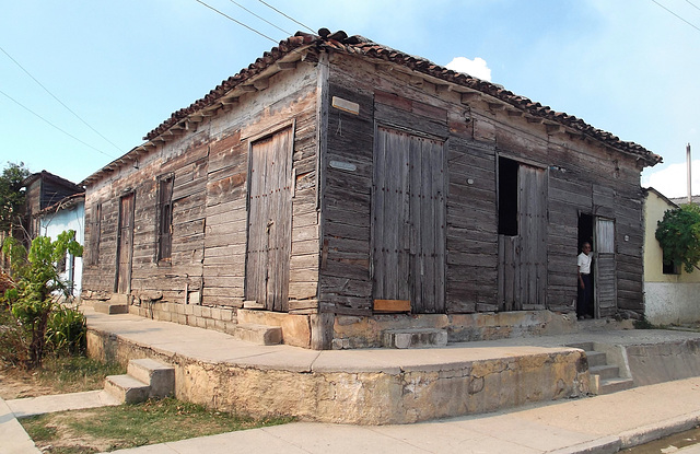 Le Monsieur à la maison de bois