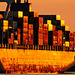 Containerschiff in Abendsonne