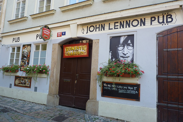 En Praga hay un muro y un Pub dedicado a Lenón