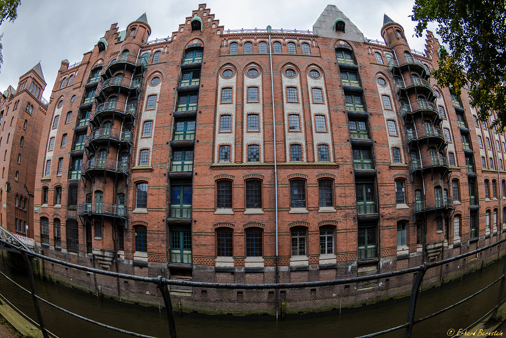 Ein Fischauge auf die Speicherstadt geworfen (PiP)