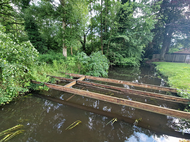 Dieser Brücke würde ich nicht trauen (PiP)