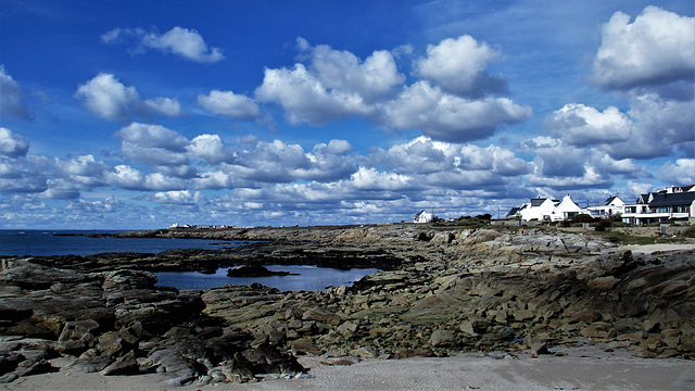 La bretagne entre les nuages