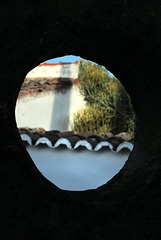 Through the lamp post hole !