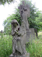 brompton cemetery, london     (158)early c20 angels