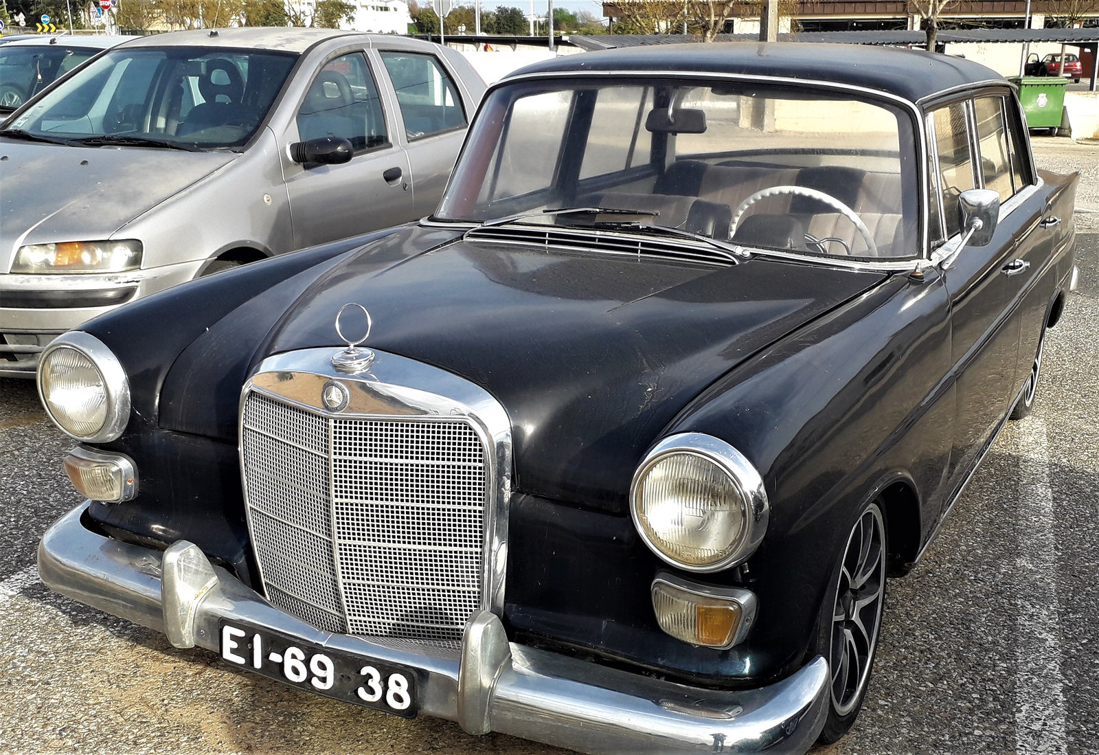 Mercedes-Benz 190D (1963).