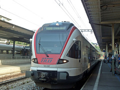 Regiozug S10 bereit zur Afahrt nach Chiassio im Bahnhof Lugano