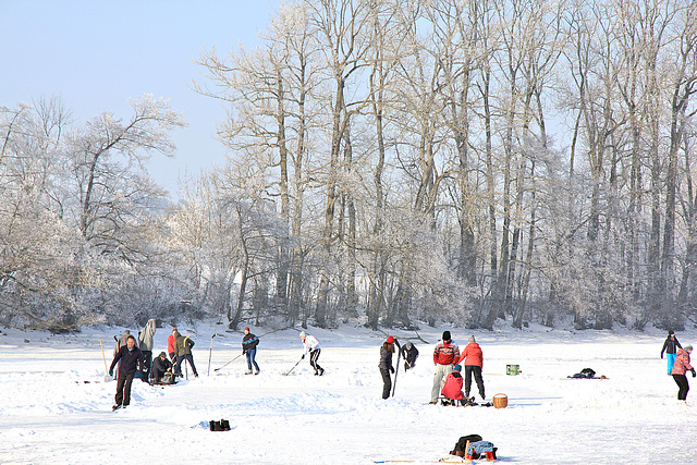 Eisvergnügen auf dem Rößler Weiher