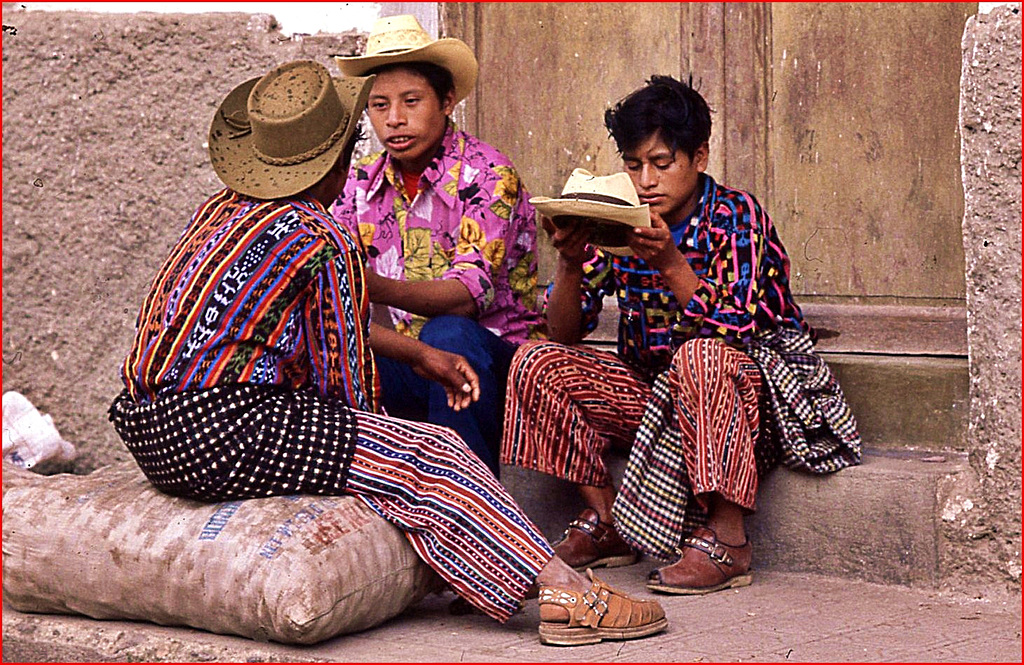 ... palabre ... ( Chichicastenango ) ...