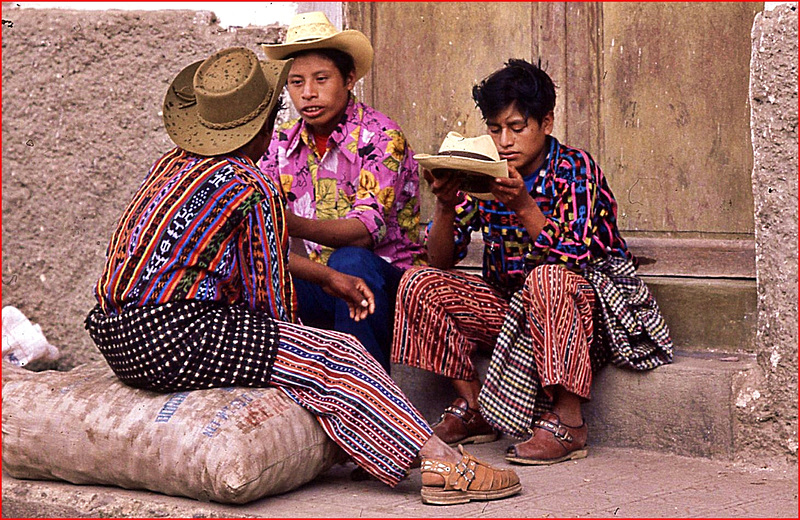 ... palabre ... ( Chichicastenango ) ...