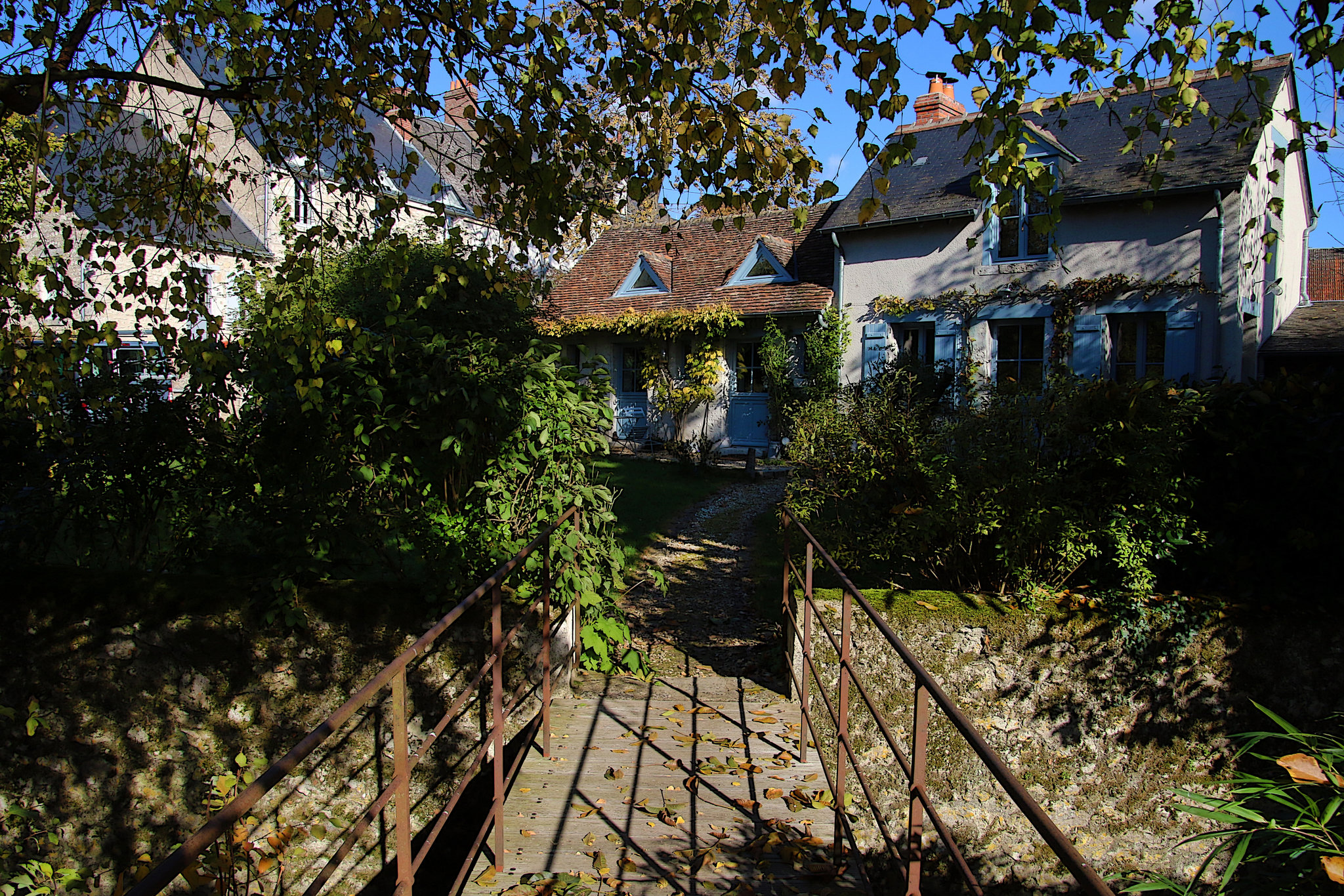 La passerelle qui mène à un p'tit coin de paradis