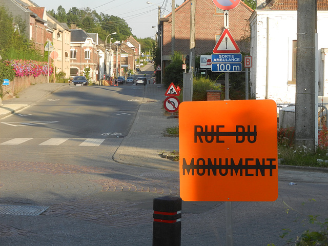 Ceci n'est -peut-être- pas un panneau routier