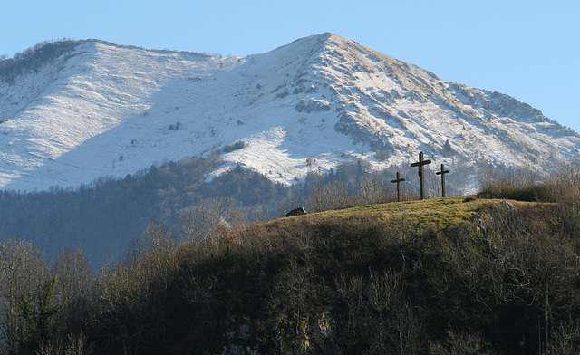 Calvaire dans les pyrénées .