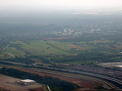 Wasserflugzeug über der Autobahn A 7