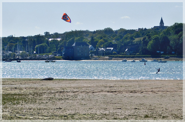 La plage de la Villeger retrouvée après le confinement .........