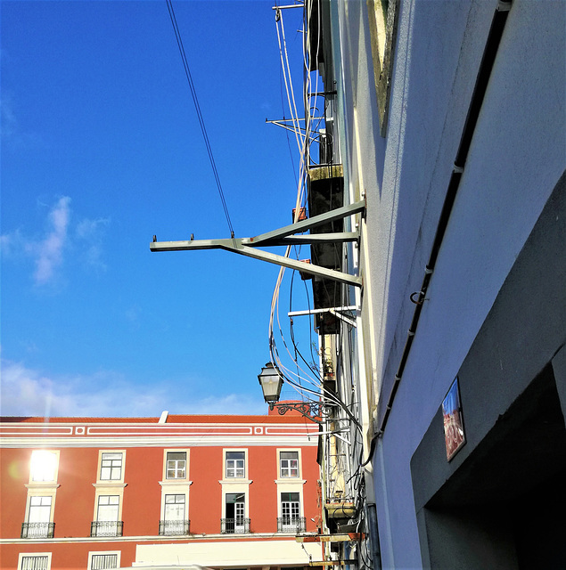 The pregnancy of telephone wires