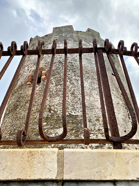 HFF mit diesem aragonesischen Wehrturm (17.Jh.)