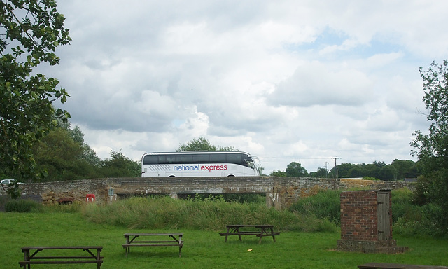 DSCF4405 Chalfont Coaches Caetano Levante (in National Express livery) - 30 Jun 2016