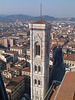 IT - Florenz - Blick von der Kuppel des Doms auf den Turm