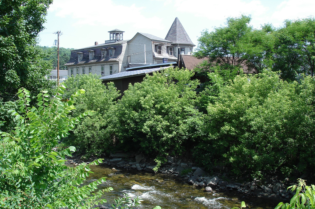 Ambiance vermontoise / Architecture, river and foliage