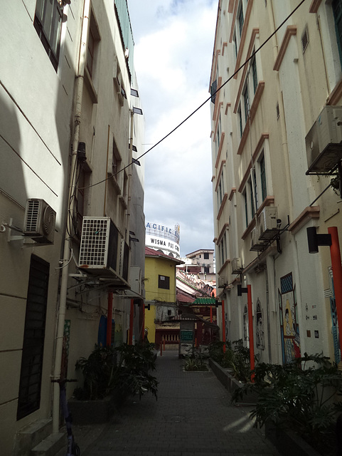 Ruelle Wisma Fui Chiu / Narrow street