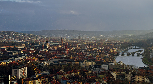 Würzburg im Graupelschauer - Shower of Sleet over Würzburg