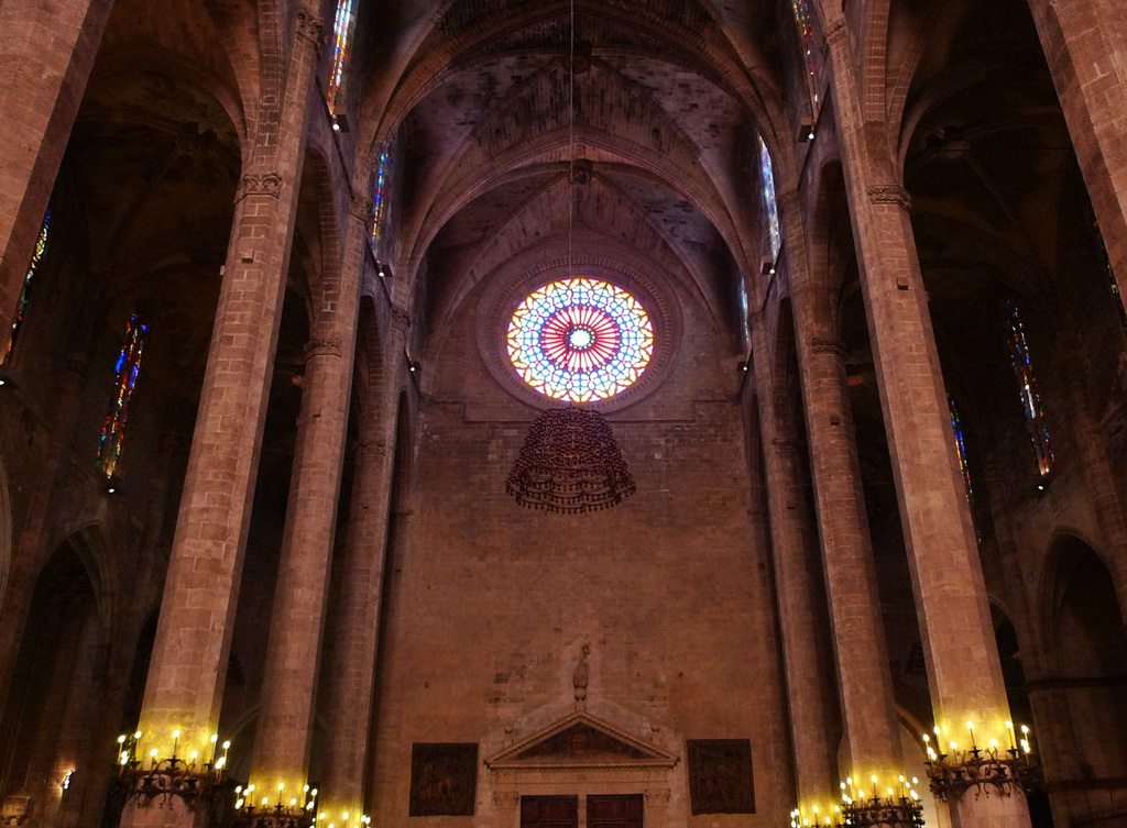 Apsis mit Rundfenster der Kathedrale "La Seu" von Palma de Mallorca