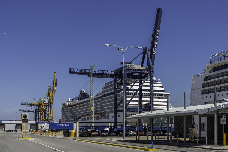 MSC Orchestra im Hafen von Càdiz