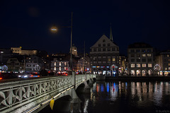 Zürich - abends an der Rudolf-Brun-Brücke (© Buelipix)