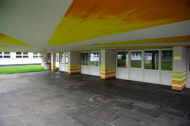 Der Haupteingang des "Petrus-Legge-Gymnasiums"