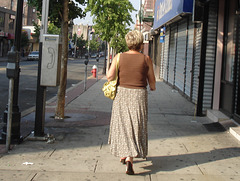 Dring ! Dring !  Phone booth meets Lady on heels