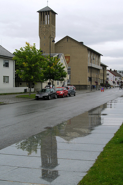 Bødo town hall reflection