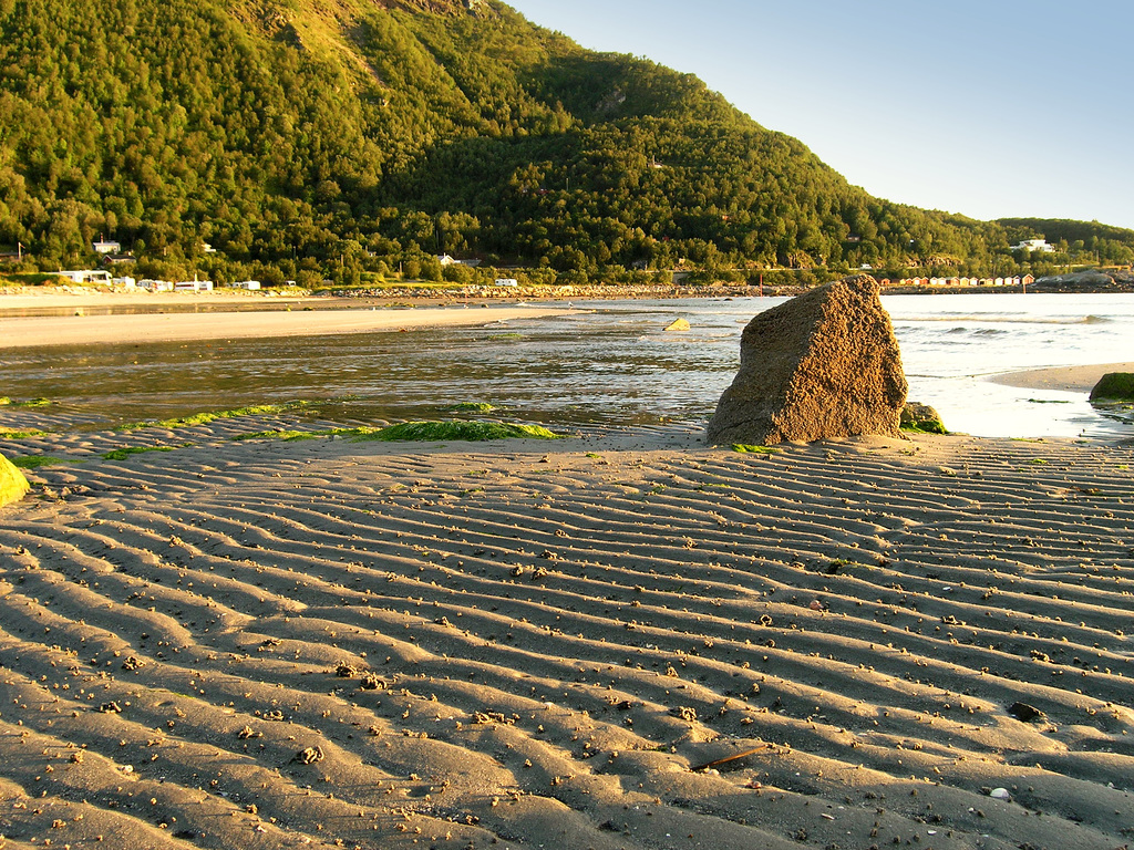 Beach at Løpvika bay