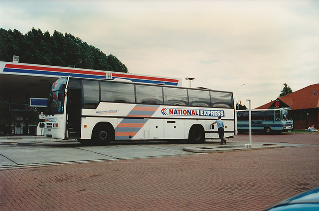 372/03 Premier Travel Services (Cambus Holdings) G372 REG at Barton Mills - 1 Aug 1992