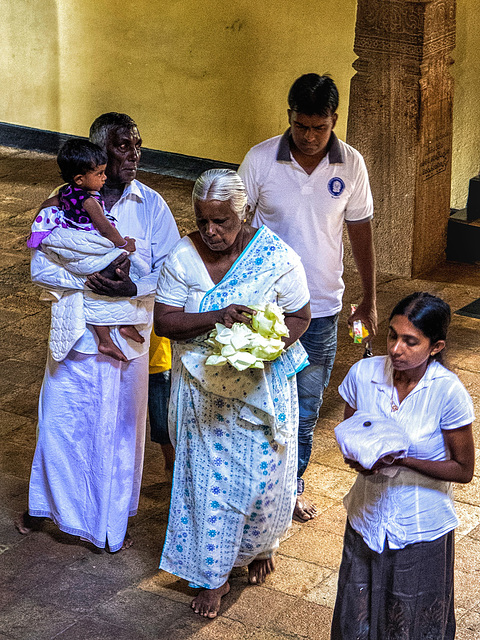 Sri Lanka´s tour - the fourth day - Sri Dalada Maligawa or the Temple of the Sacred Tooth Relic (deutsch: Zahntempel, singhalesisch: ශ්‍රී දළදා මාළිගාව) is a Buddhist temple in the city of Kandy, Sri 