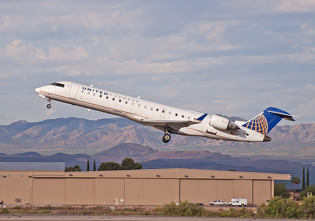 United Express Canadair CL-600 N706SK