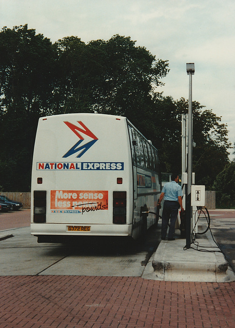 372/04 Premier Travel Services (Cambus Holdings) G372 REG at Barton Mills - 1 Aug 1992